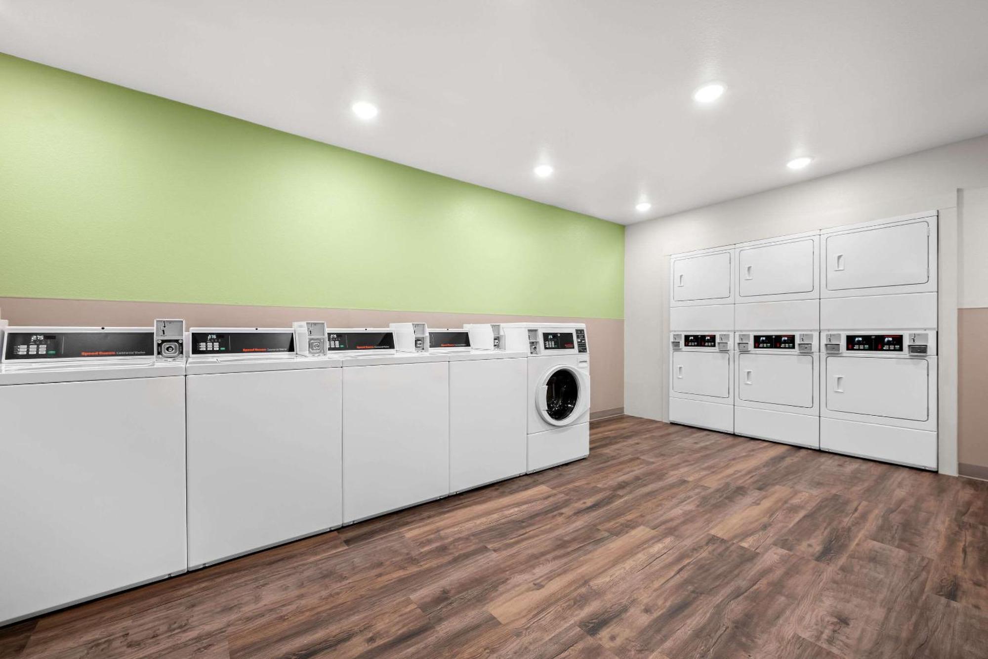 Woodspring Suites Huntsville - Research Park エクステリア 写真